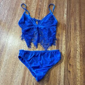 New blue bralette and panty set, size small